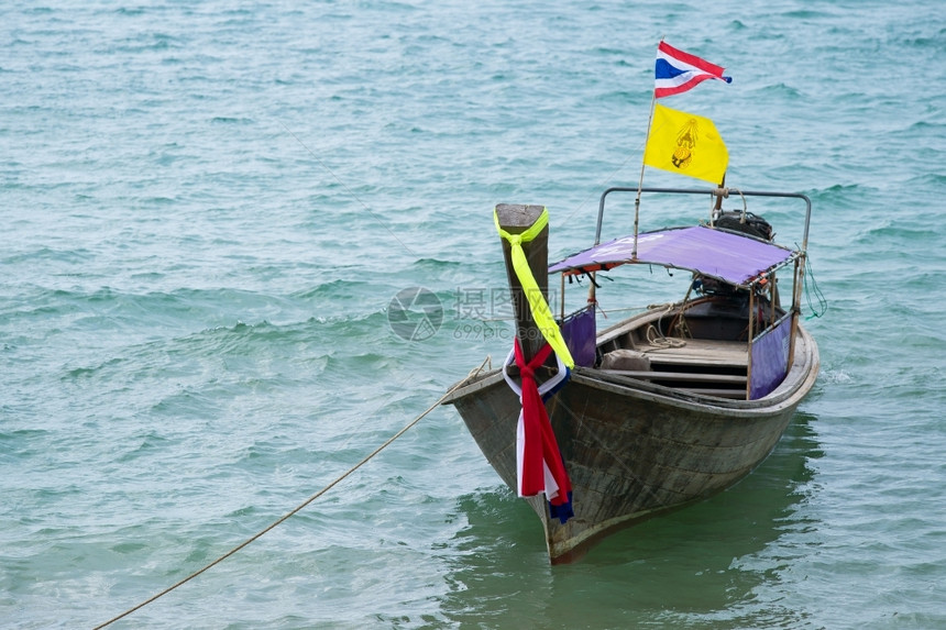旗帜木制的空传统泰河船装饰带丝和图片