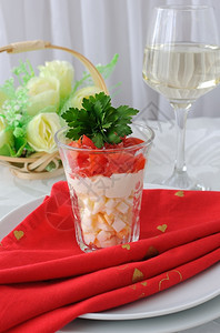 喝鸡蛋和西红柿中的沙拉餐厅卡路里图片