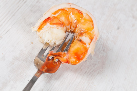 煮熟的虾尾图片