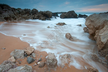 海滩结石预订西班牙坎塔布里亚Liencres自然公园的Dunas图片