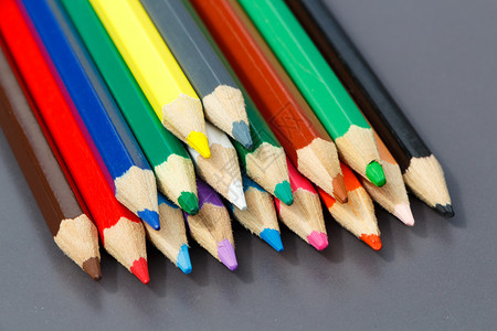 彩色铅笔堆积背景图片