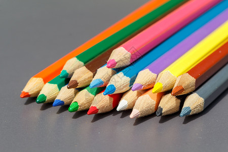 彩色的铅笔图片