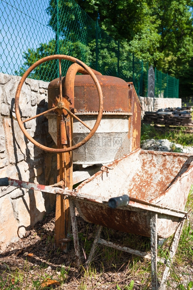 砂浆现场和便携式混凝土搅拌器建造工具图片