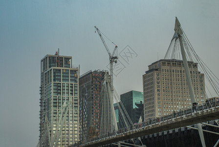 办公室旅行联合王国伦敦泰晤士河千年桥旁现代建筑17年209月7日商业图片