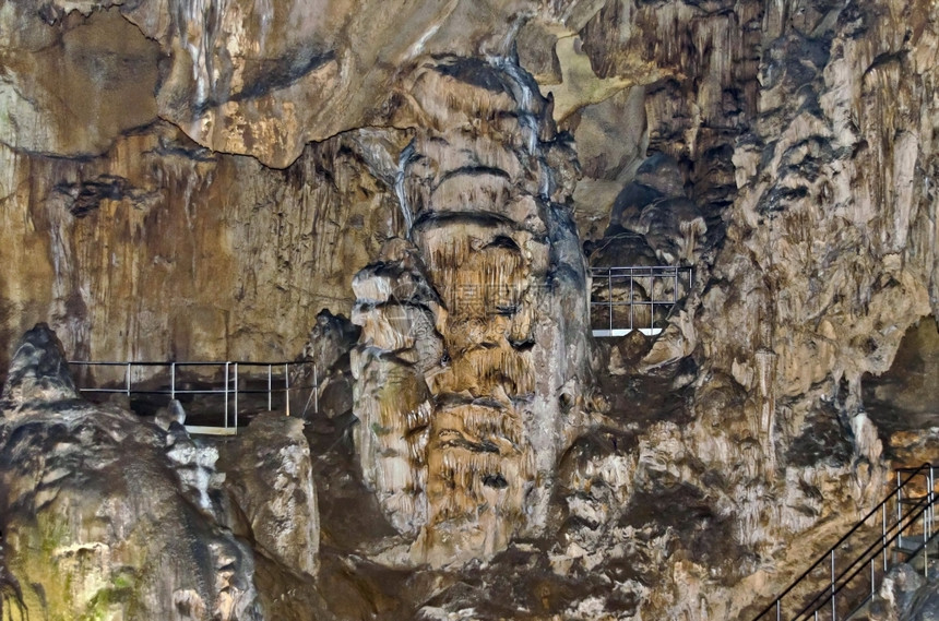 保加利亚Vratza镇附近的Ledenika洞穴的美丽风景灰色岩石图片
