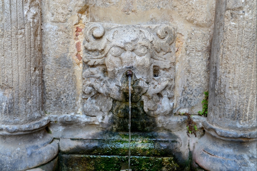 希腊雷瑟姆诺市威尼斯喷泉地标细节里蒙迪城市建筑学图片