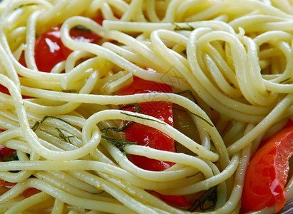 意大利语菜单西班牙口味的意大利面和西班牙口味的意大利面帕尔马干酪图片
