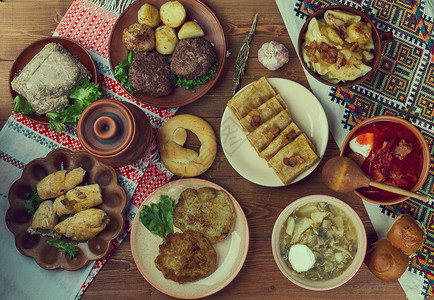 德鲁尼亚纳德鲁尼瓦雷基西切乌克兰菜各种传统盘顶端风景背景