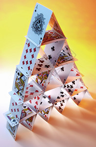 高手纸牌屋由打制成的结构其平衡极不稳定艾伦心图片