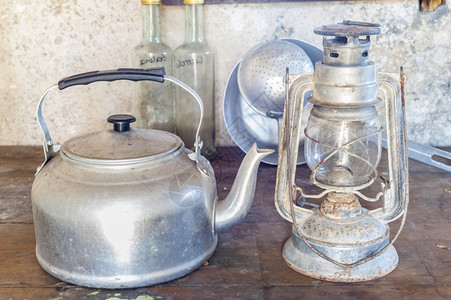 配件纳达林厨房旧物体曾经有铝水壶和旧乙炔灯图片