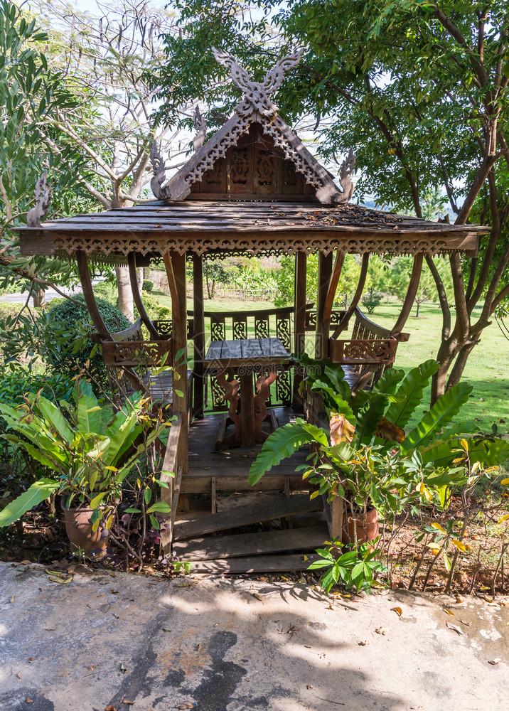 木制的传统泰国式小公园传统风格的老木制小馆建筑学传统的图片