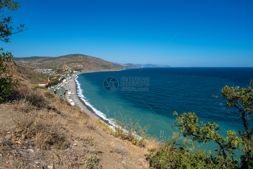 黑色的Rybachye村的黑海岸风景在阳光明媚的夏日克里米亚支撑天空图片