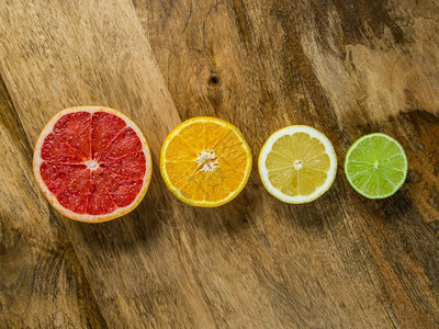 水果食物成熟石灰柠檬橙子和葡萄汁相片图片