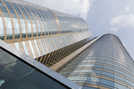 高耸的摩天商务大楼图片