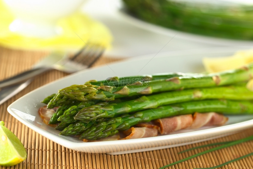 美味炸培根选择焦点重注意前面的三条绿菜小秘诀cookedGreenAsparagus门户14一顿饭图片