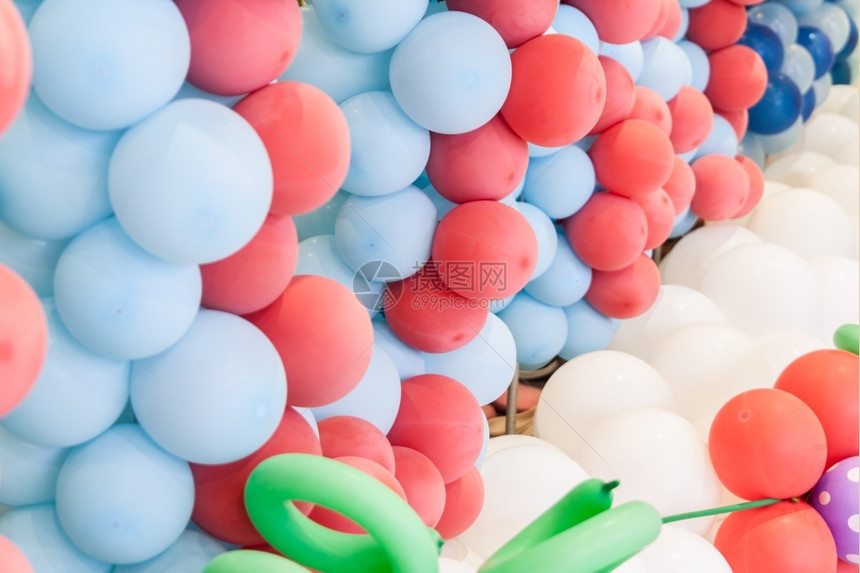丰富多彩的为活动装饰多彩气球墙壁塑料粉色的图片