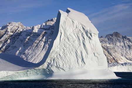 旅行东格陵兰唐士比松的冰山北极景观图片