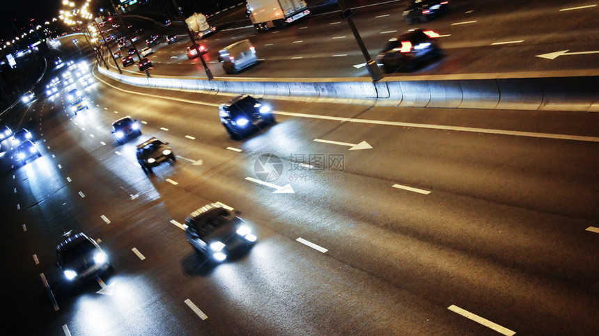 角度速大城市的夜间高速公路车厢模糊夜晚图片
