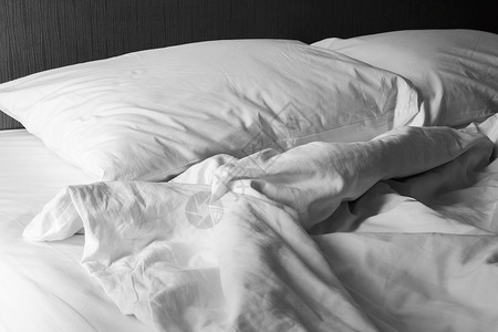 质地枕头阴影在卧室睡觉图片