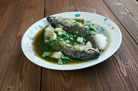 黑山乔尔巴与干一道进行害虫鱼汤的锡奥巴河图片
