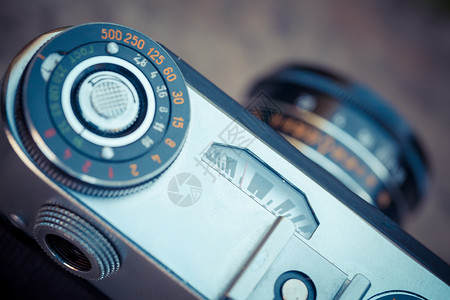 摄影用模拟胶片制作的古老照相机美丽设计照片技术背景图片
