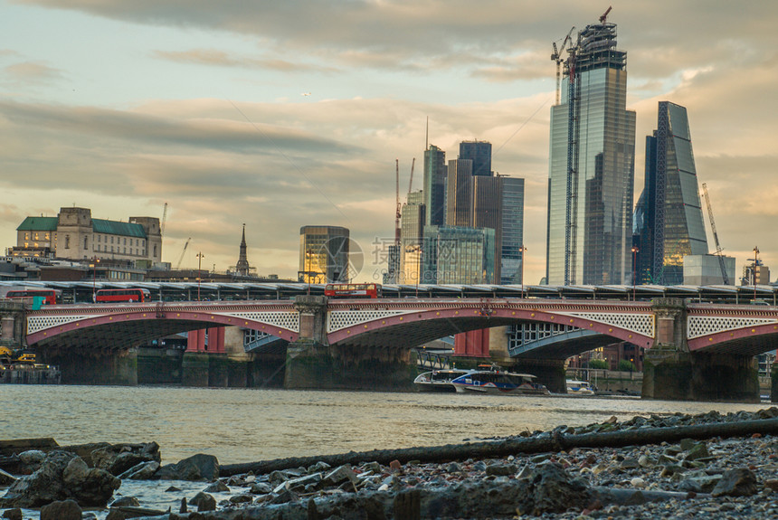 摩天大楼城市景观建筑学2019年4月7日伦敦摩天大厦沿泰晤士河的图片