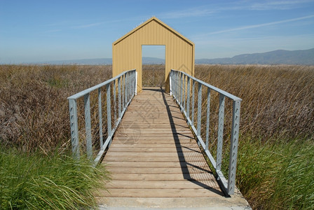 栏杆门口通往加州阿尔维索市旧金山湾的门道希夫曼图片