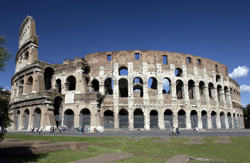 欧洲旅行意大利罗马浩劫的废墟在罗马时代这座巨大的两栖剧院里发生了格拉迪亚战役它能容纳5万观众光图片