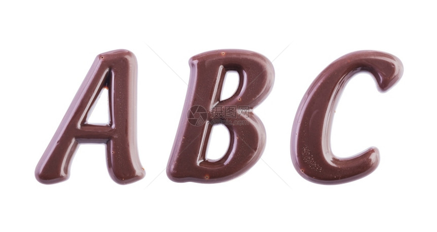 棕色的光滑白背景上孤立的ABC巧克力字母食物图片