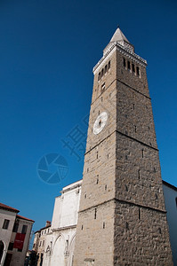 著名的科佩尔市洛维尼亚贝尔或城市塔地标建筑细节钟图片