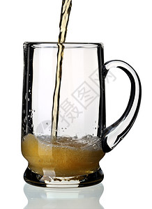 玻璃黄色的泡沫一杯啤酒白底孤立在色背景上图片