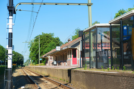 乌得勒支空的DenDolder小村荷兰火车站多尔德图片