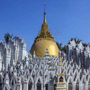 缅甸Bago附近日慕尼佛教寺徒靠近帕果高清图片