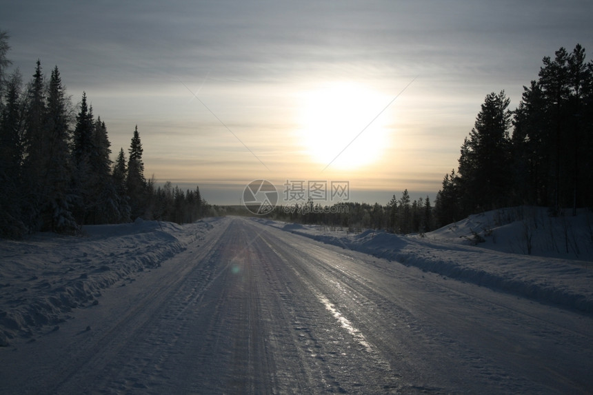 瑞典北部的冻结道路卢勒阿斯堪的纳维亚冰图片
