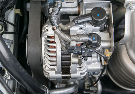汽车发动机关闭汽车发动机的一部分技术器金属的图片
