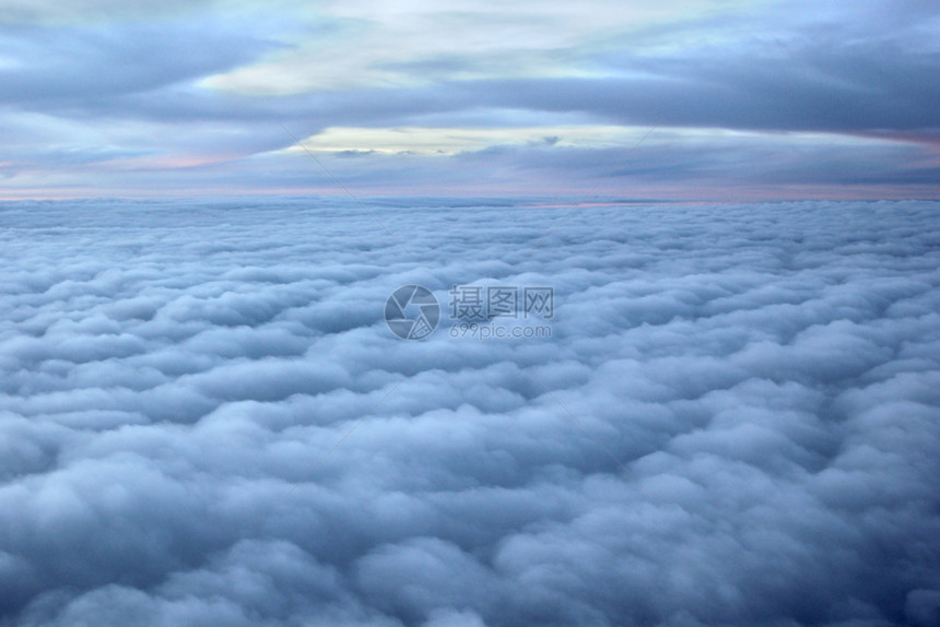 大气层最佳美丽的云朵从飞机窗口看一图片