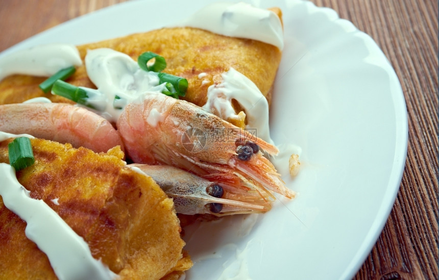 小吃水平的有海鲜蔬菜和的玉米饼莴苣图片