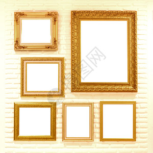 艺术砖墙上空的金色图片框桩内部的图片