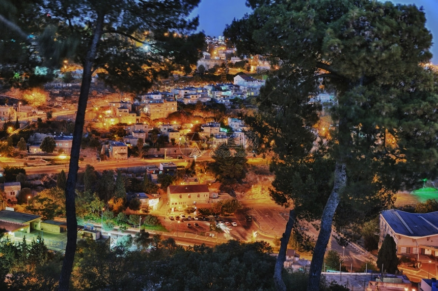黄昏夜晚上深以色列北部的Safed镇安全图片