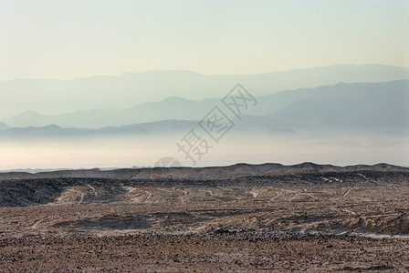自然以色列南部的阿拉瓦沙漠在太阳第一光照耀下热的第一图片