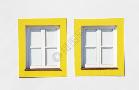 玻璃两个带有黄线的窗口玻璃器皿绿色图片