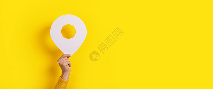黄色别针抽象的现代在黄色背景上手持的指针3d超过设计图片