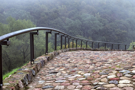 山上的环山石头道路图片