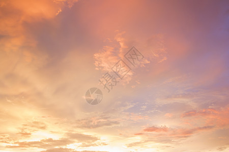 蓝色的红夕阳明亮日落颜色美丽的天空地平线图片