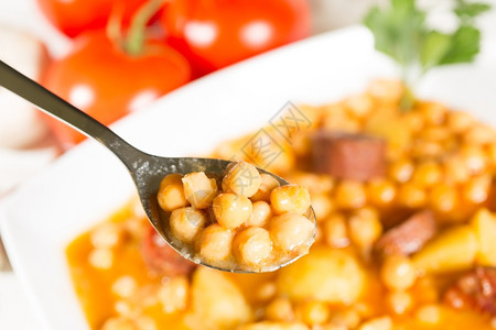 番茄美味的鸡豆炖菜土和香肠西班牙语肉图片