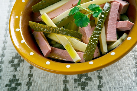 瑞士醋ElsasserWurstsalat施瓦本香肠沙拉小黄瓜背景图片