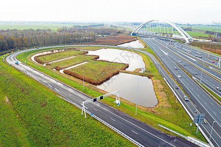 建筑学旅行来自荷兰穆德堡交叉口的空中飞机路高清图片