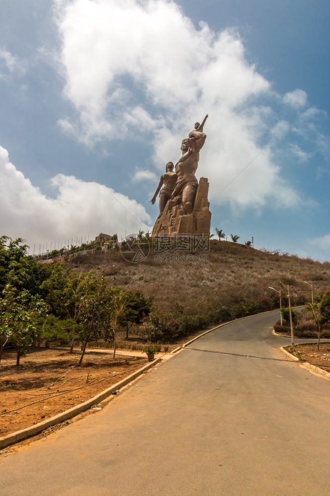 再生柯林斯非洲人复兴纪念碑49米高的男子妇女和儿童青铜雕像塞内加尔达喀塞内加达喀图片