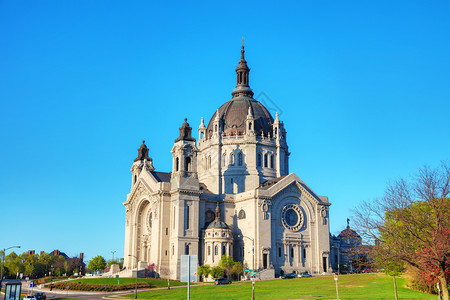 明尼苏达州圣保罗大教堂双胞胎早晨外部的图片