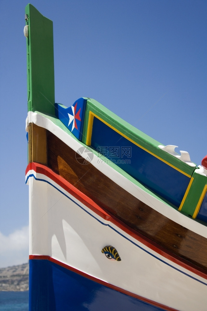 马耳他语传统Luzzu渔船与Osiris之眼在地中海马耳他岛萨克斯洛船首港口的Marsaxlokk弓卢祖图片